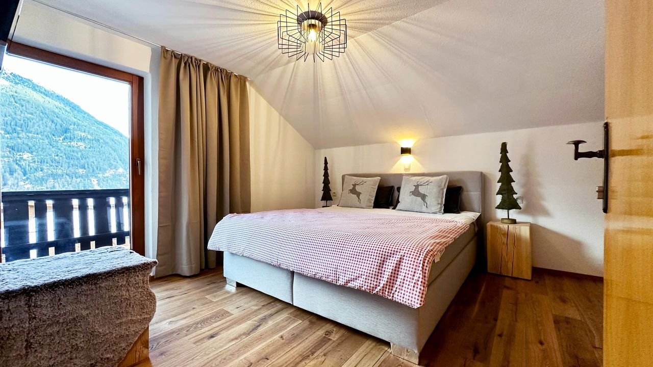one of 7 bedrooms one of 7 bedrooms